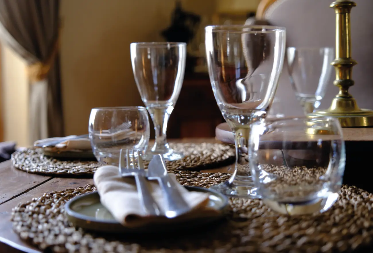 Le-Rêve-d'Aghon-restaurant---table-dressée Le-Rêve-d'Aghon-restaurant---table-dressée